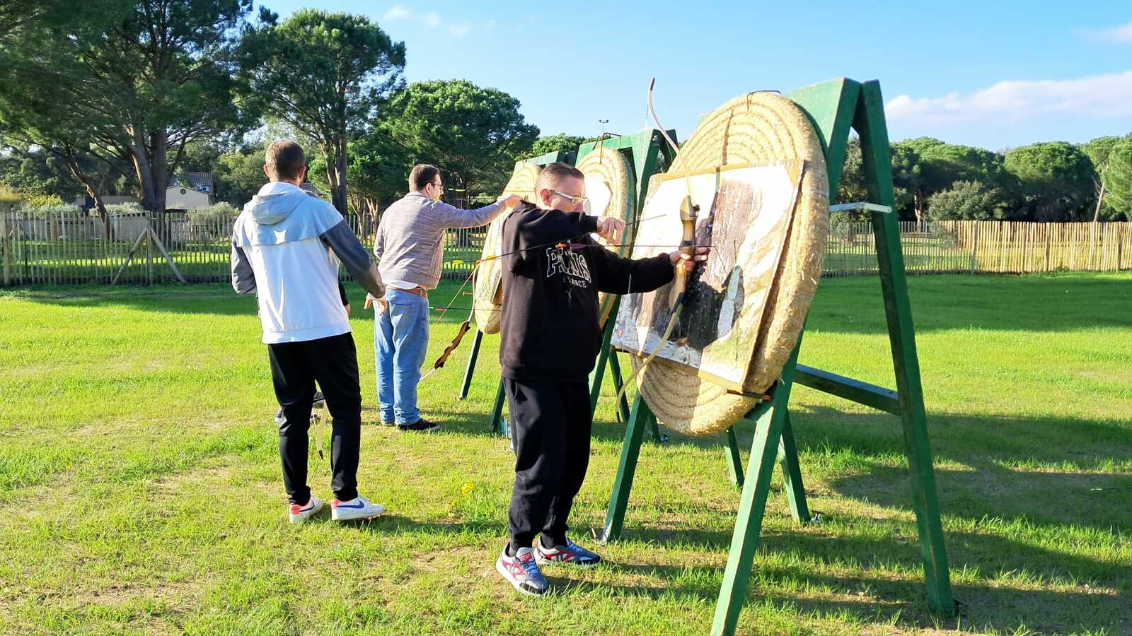 Nos encadrants accueillent chaleureusement des personnes en situation de handicap sur notre nouveau pas de tir